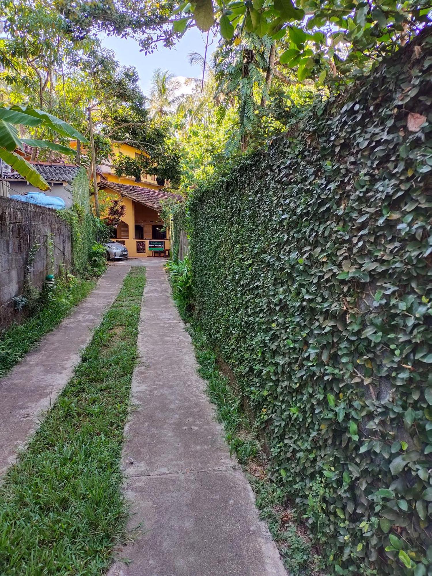 Brinkhouse Guesthouse , Unawatuna Beach Exterior foto