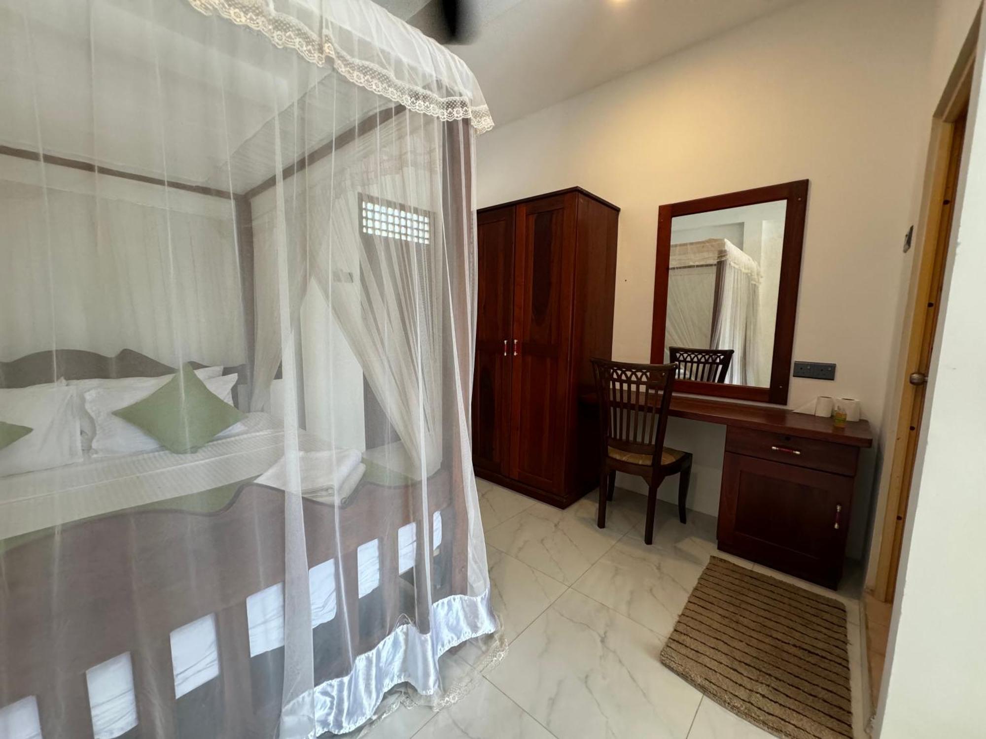 Brinkhouse Guesthouse , Unawatuna Beach Exterior foto